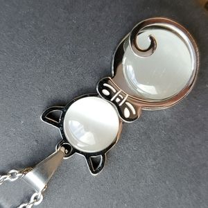 A cat Grey Cat's Eye Faux gemstone Belly necklace Big Large Silver Tone Bow Cute